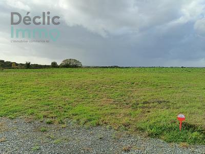 Terrain constructible - 935 m²