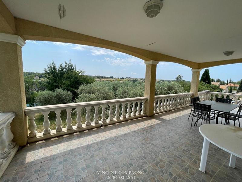 Maison - 220 m² - 6 pièces