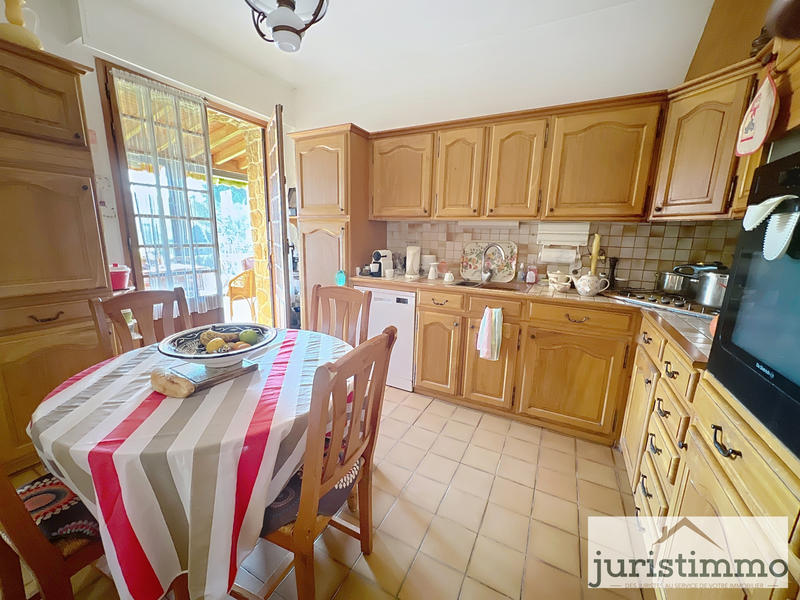 Maison - 220 m² - 9 pièces