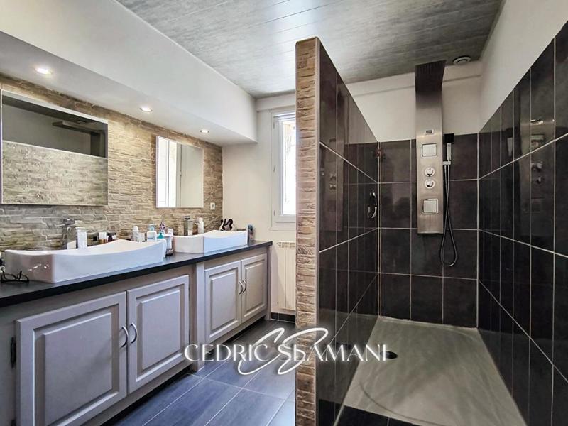 Maison - 195 m² - 7 pièces