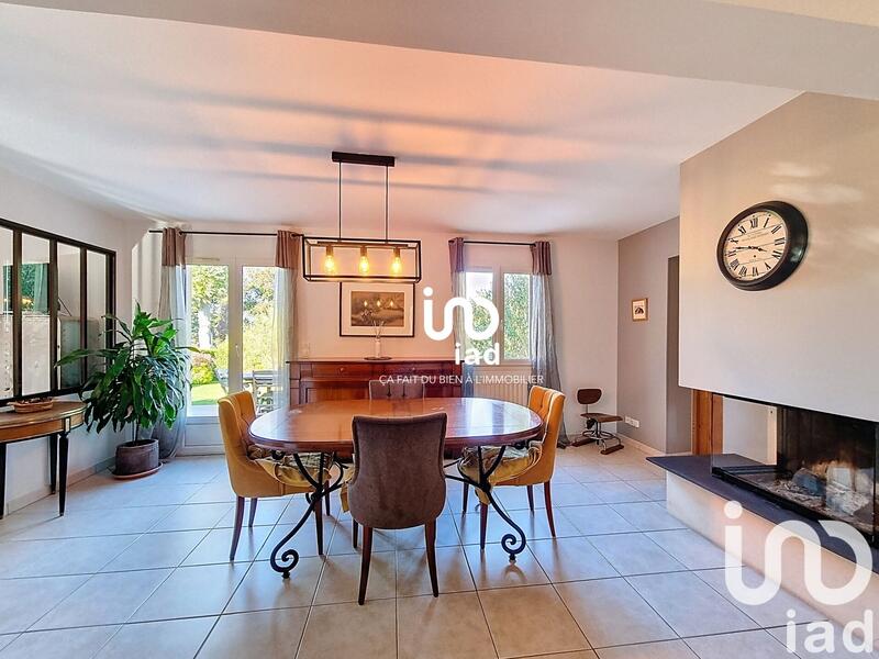 Maison - 217 m² - 9 pièces