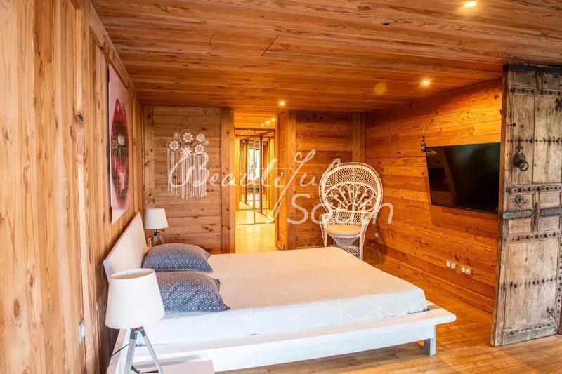 Maison - 230 m² - 5 pièces