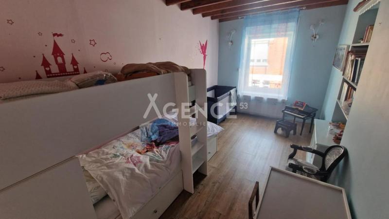 Maison - 212 m² - 8 pièces