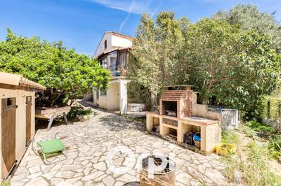 Maison - 252 m² - 6 pièces