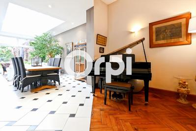 Maison de ville - 255 m² - 7 pièces