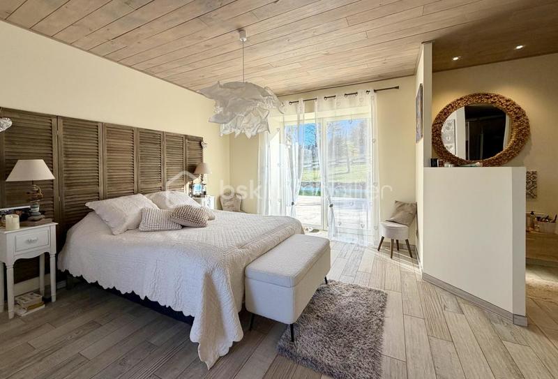 Propriété - 210 m² - 7 pièces