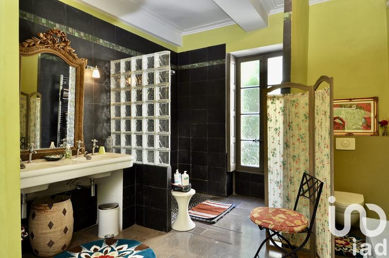 Maison - 445 m² - 14 pièces