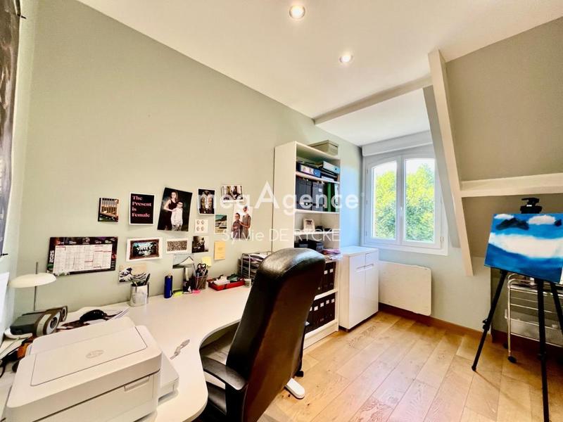 Maison - 202 m² - 7 pièces