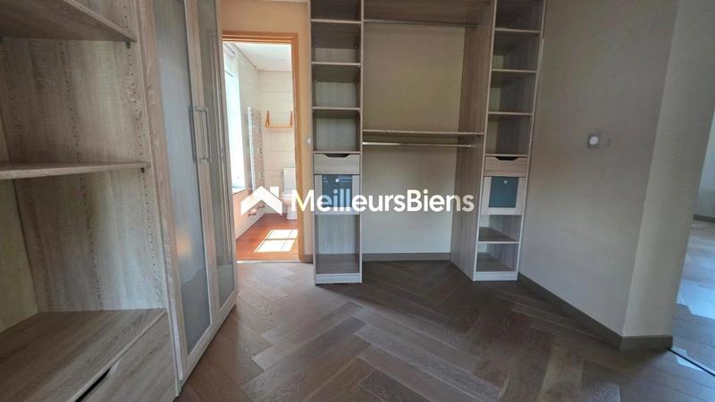 Maison - 227 m² - 9 pièces
