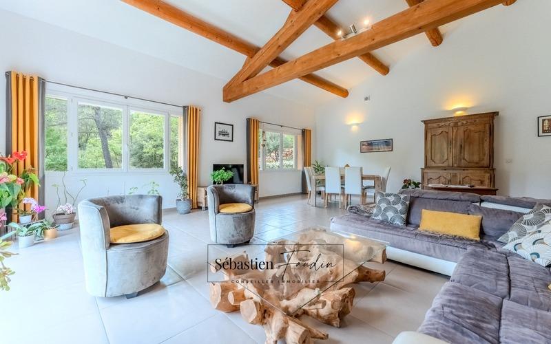 Maison - 262 m² - 8 pièces