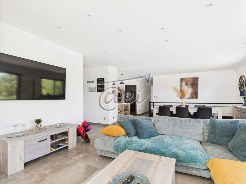 Villa - 224 m² - 6 pièces