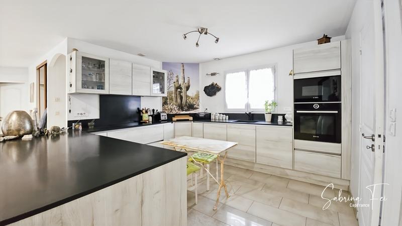 Maison - 235 m² - 7 pièces