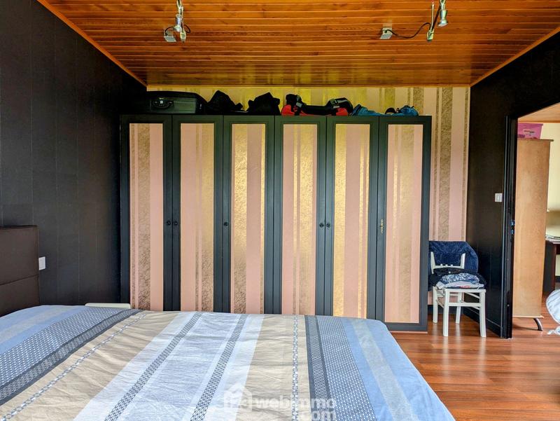 Maison - 234 m² - 8 pièces