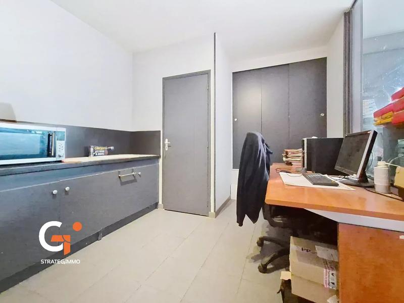 Entrepôt - 150 m² - 6 pièces
