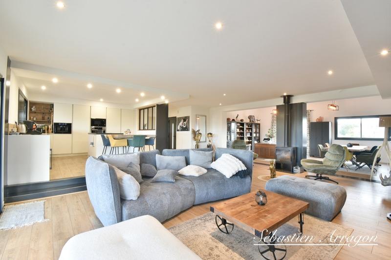 Maison - 205 m² - 6 pièces