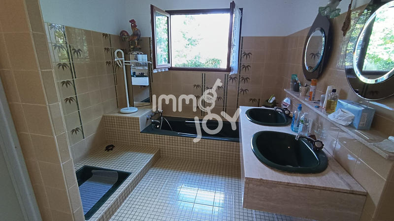 Maison - 180 m² - 5 pièces