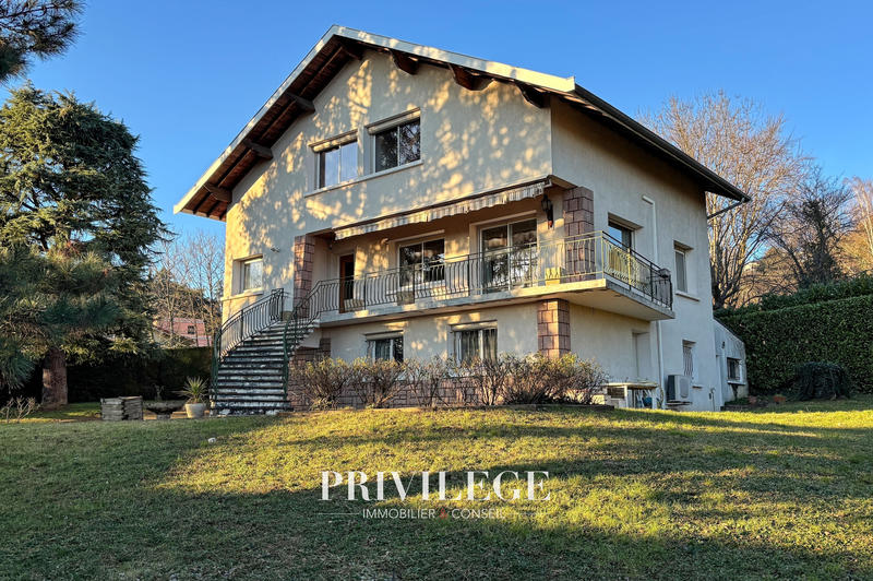 Maison - 229 m² - 7 pièces