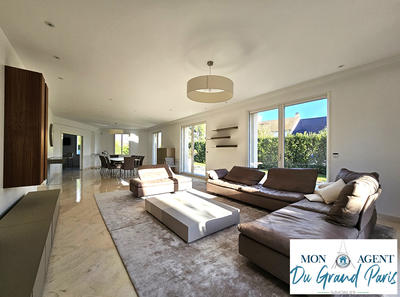 Maison - 480 m² - 10 pièces