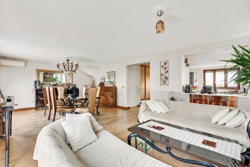 Maison - 211 m² - 8 pièces