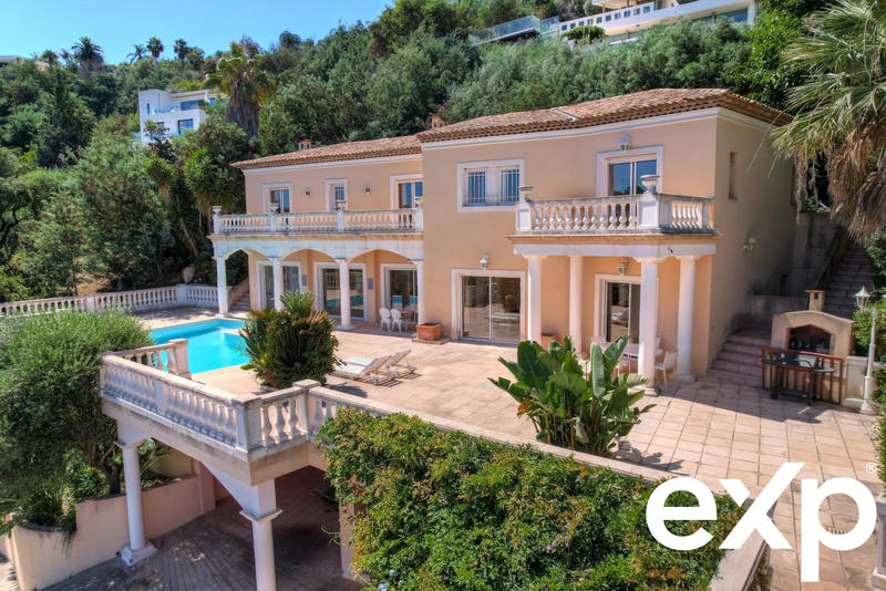 Villa - 285 m² - 6 pièces