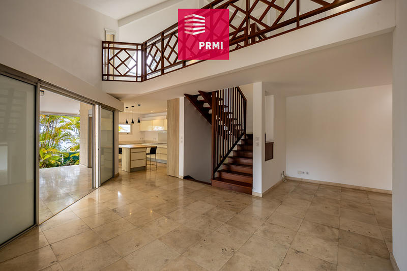 Maison - 220 m² - 5 pièces