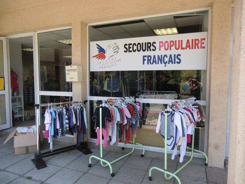 Braderie solidaire du secours populaire