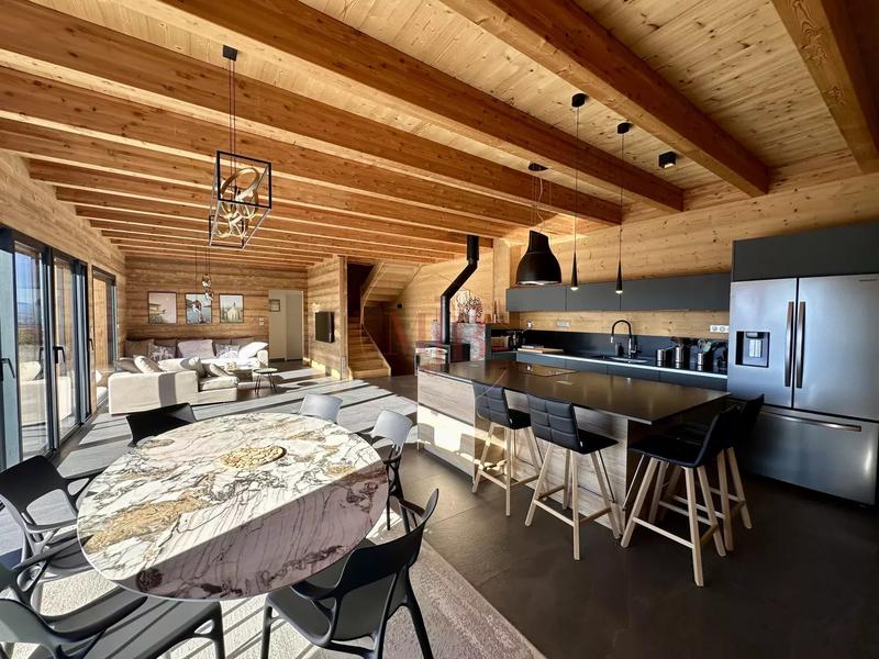 Châlet - 215 m² - 6 pièces