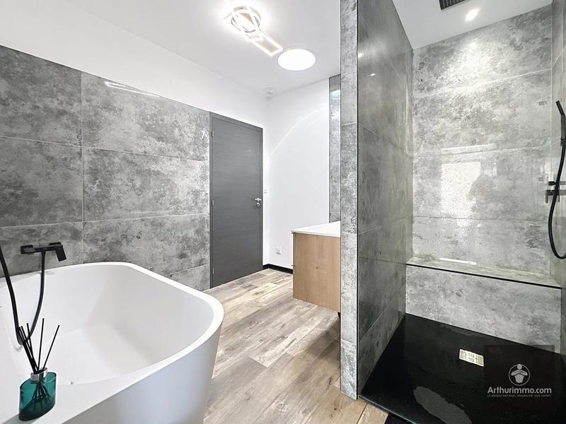 Appartement - 100 m² - 4 pièces