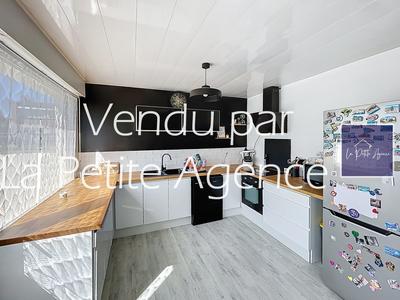 Maison - 99 m² - 6 pièces