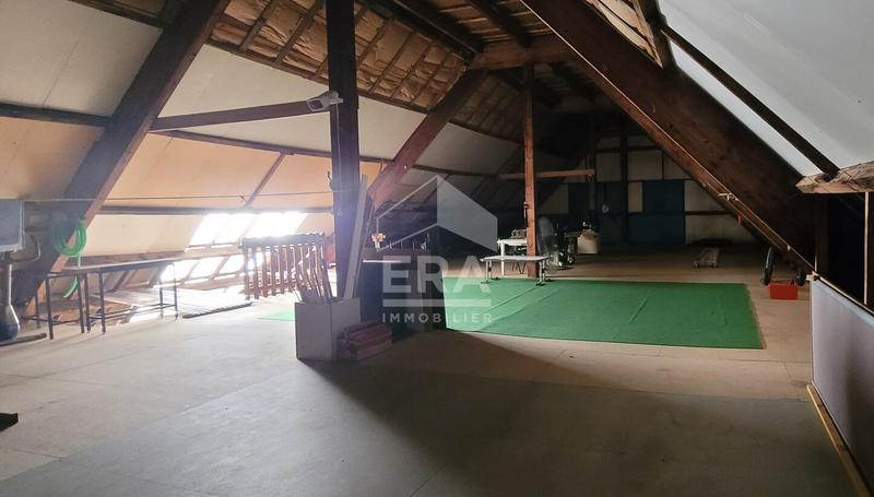 Maison - 770 m² - 7 pièces