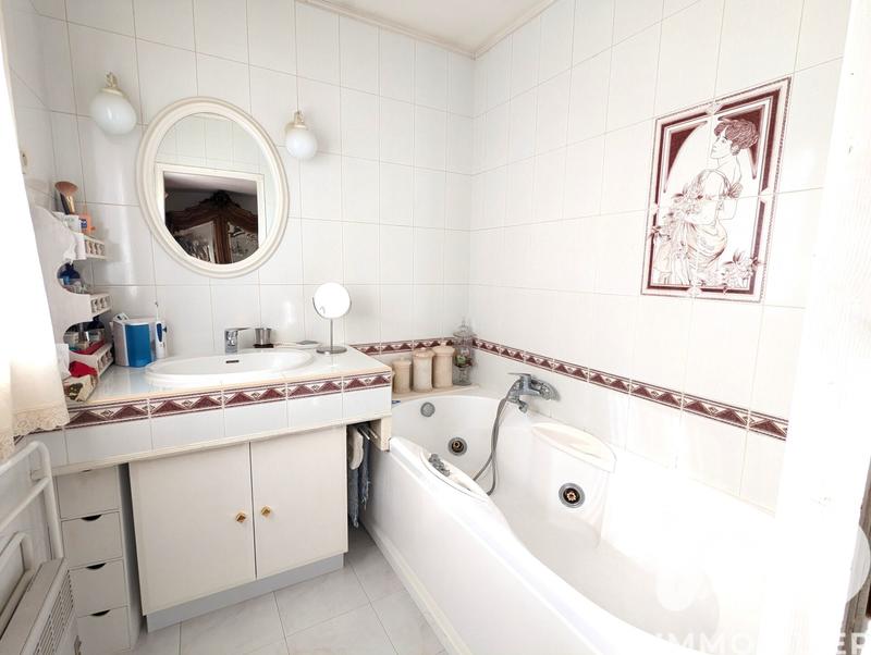 Maison - 200 m² - 8 pièces