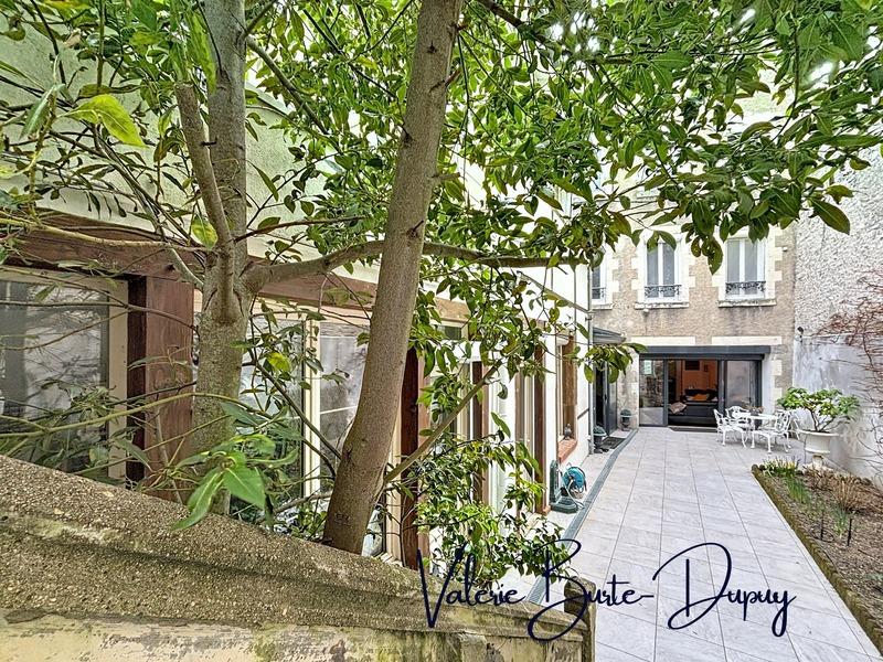 Maison - 214 m² - 7 pièces