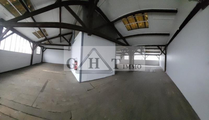 Entrepôt - 611 m²