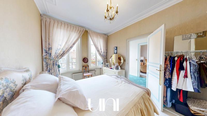 Maison de maîtres - 260 m² - 8 pièces