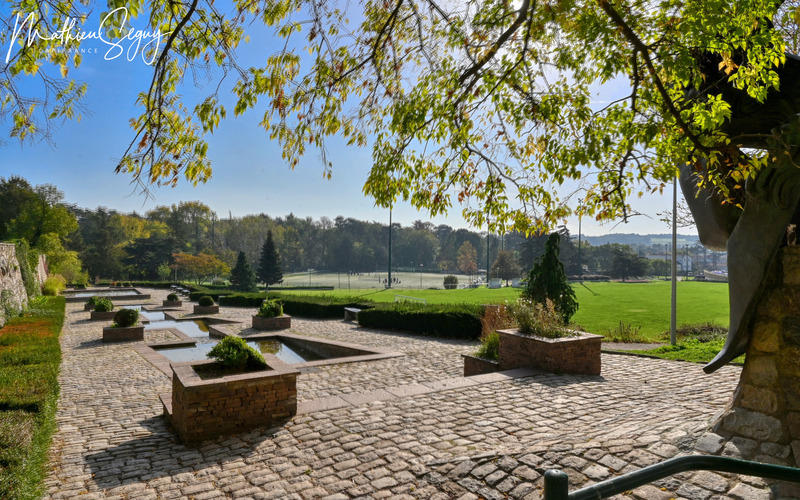 Terrain constructible - 1 200 m²