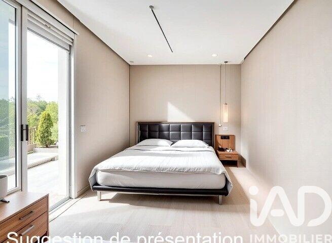 Maison - 93 m² - 5 pièces