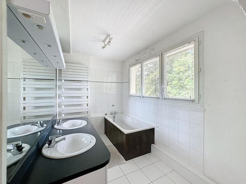 Maison - 215 m² - 8 pièces