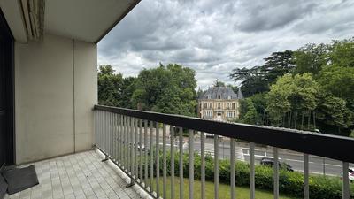 Appartement - 104 m² - 6 pièces