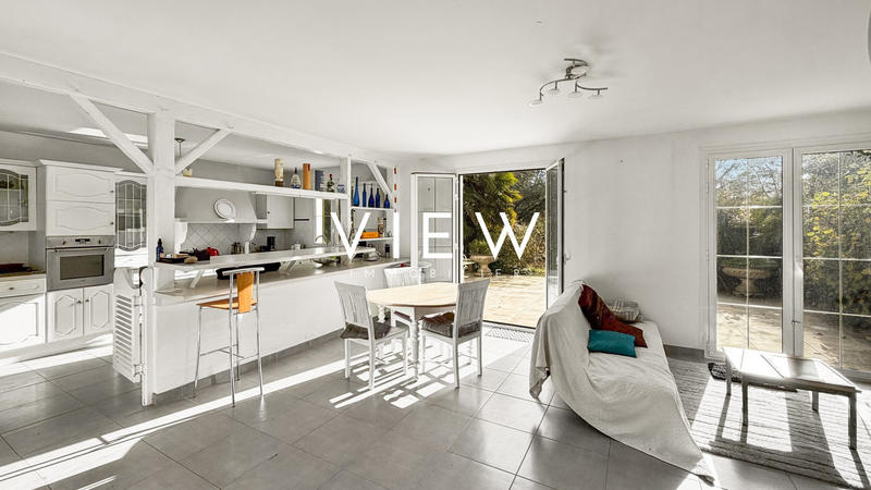 Maison - 202 m² - 7 pièces