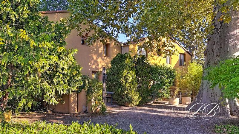 Maison - 600 m² - 25 pièces