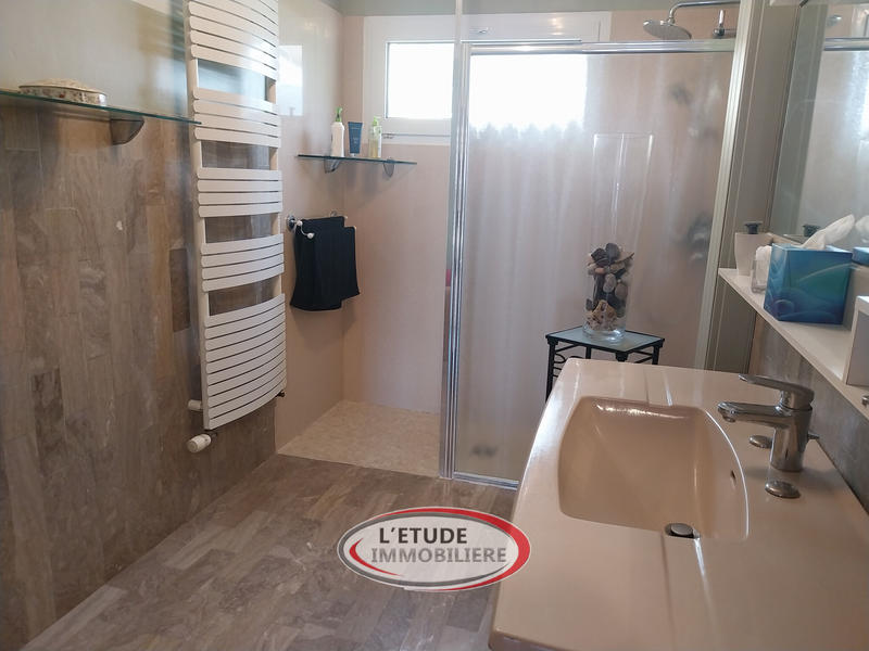 Villa - 222 m² - 8 pièces