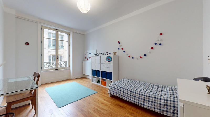 Appartement - 218 m² - 9 pièces