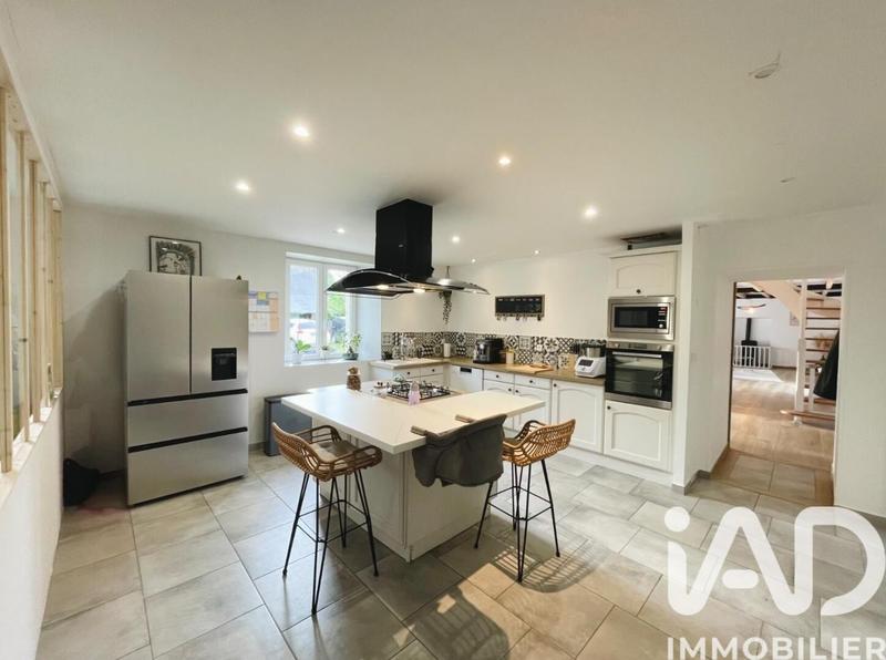 Maison - 234 m² - 8 pièces