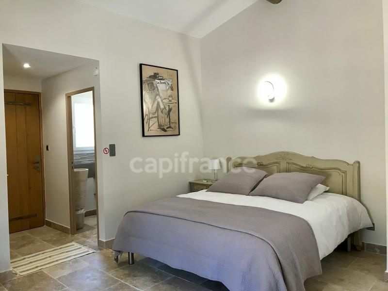 Maison - 235 m² - 8 pièces