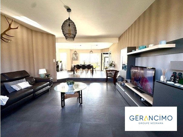 Maison - 241 m² - 7 pièces