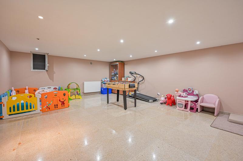 Maison contemporaine - 276 m² - 7 pièces