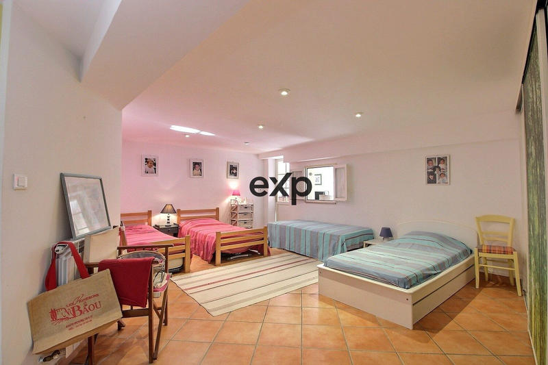 Villa - 225 m² - 7 pièces