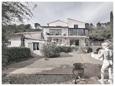 Maison - 272 m² - 9 pièces