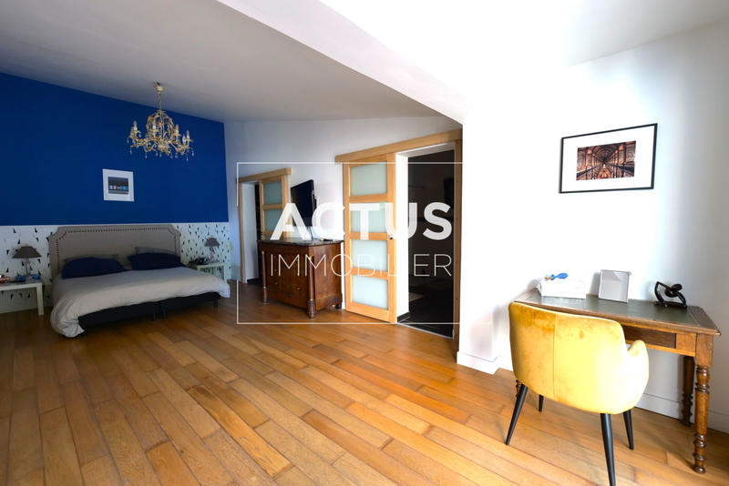 Maison - 214 m² - 6 pièces