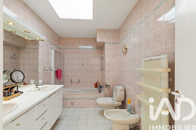 Appartement - 211 m² - 6 pièces